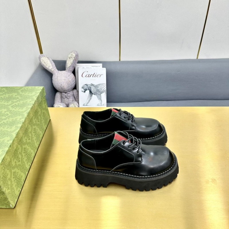 G*u*i casual shoes